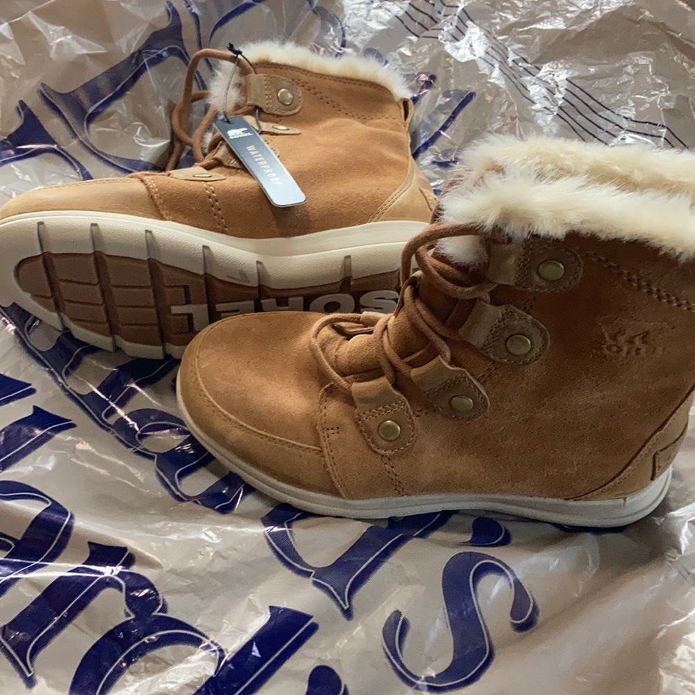 Sorel waterproof fur lined lace up boots size 6
